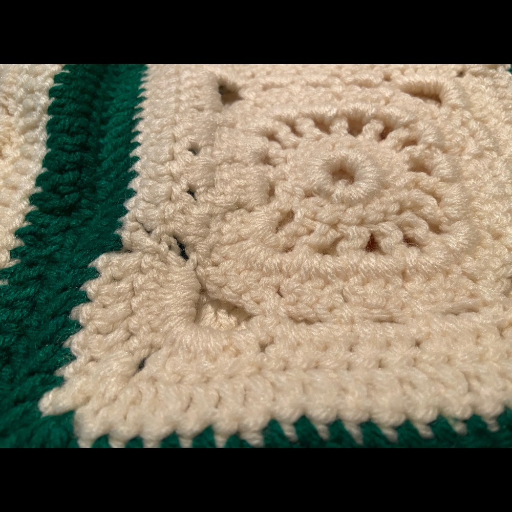 Handmade throw - Picture 2 of 3